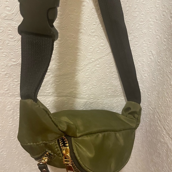 Green Nylon Crossbody Belt Bag Sports Bag Fanny Pack Gold Metal Zipper Accents - Picture 9 of 13